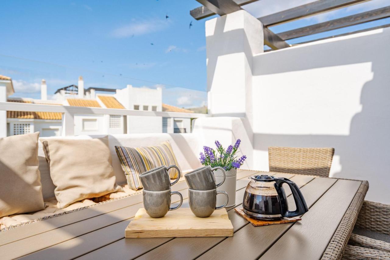 11 Modern Apt With Sea Views, Two Poolareas, Close To Parks & Beaches Manilva Apartment Ngoại thất bức ảnh